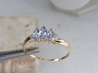 Beautiful 10K Yellow Gold  & 3 Stone Tanzanite Ring