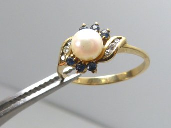 Vintage 10 K Yellow Gold , Sapphire , Diamond & Pearl Ring