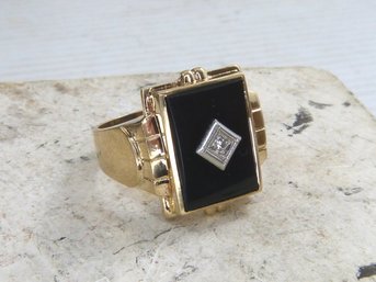 Large Vintage 10K Yellow Gold , Black Onyx & Diamond Men's Ring