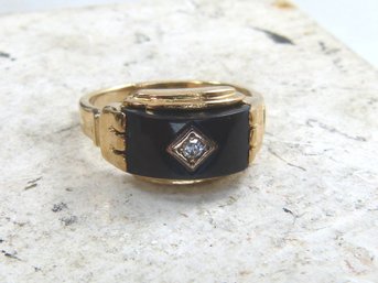 Vintage Men's 10 K Yellow Gold , Black Onyx & Diamond  Ring