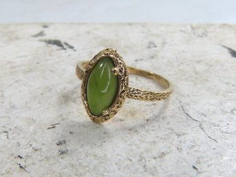 Small Vintage 14 K Yellow Gold & Jade Ring