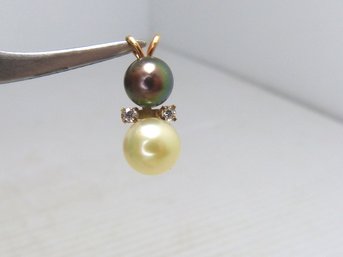 14 K Yellow Gold , Black & White Pearl Pendant