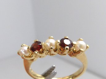 Vintage 14 K Yellow Gold , Pearl & Garnet Ring