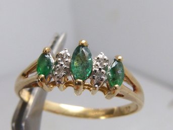 Beautiful 10K Yellow Gold 3 Stone Emerald & Diamond Ring