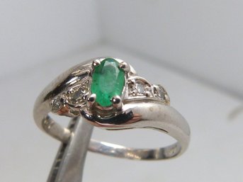 Beautiful 10K White Gold , Emerald & Diamond Ring