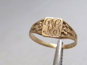 Antique 10K Yellow Gold Baby Signet Ring