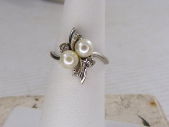 10K White Gold & Twin Pearl Ring