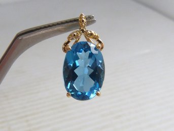 Beautiful 10K Yellow Gold & Large Blue Topaz Pendant