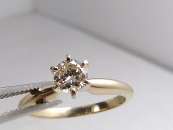 Gorgeous 14K White Gold Diamond Solitaire Ring