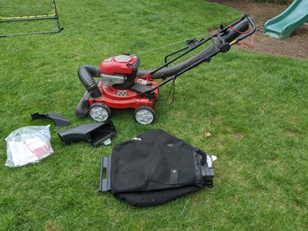 Craftsman Briggs & Stratton 675 Series 24'' Wide Vacuum, Shredder, Chipper And Blower Unit