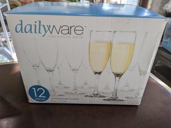 12 Dailyware Champagne Flutes