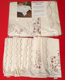 Embroidery Banquet Table Cloth & 8 Matching Napkins