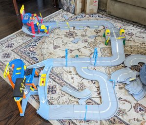 Hot Wheels Race Track