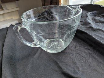 Large Anchor Hocking Measuring Bowl 2 Quarts