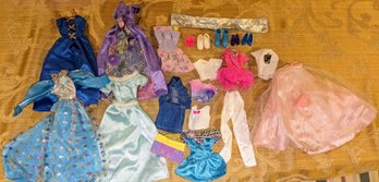 Barbie Accessories And Clothing Lot (24 Items) 4 Of 6