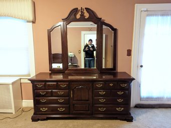 Thomasville Cherry Dresser With Mirror