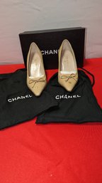 Vintage Chanel Classic Pump Beige Shoes - Size 6