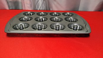 Wilton Mini Flued Bundt Cake Pan - Gray Pan