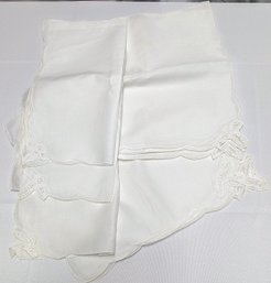 12 Vintage White Napkins With Corner Lace Detail