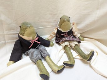 Pair Of Sitting Frogs A Gentlemen And Lady