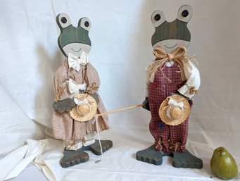 Wood Cutout Decoration Of Country Frogs With Fishing Pool