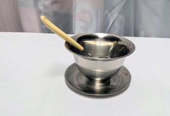 Stainless Steel Gravy/Sauce Bowl With Plastic & Stainless Ladle