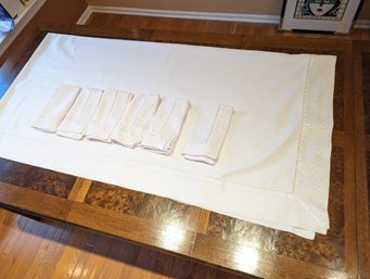 #1 Table Cloth With 18 Napkins