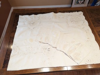 #2. Lenox Table Cloth And 12 Napkins