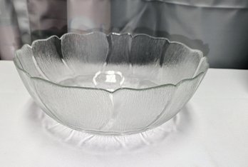 Vintage 70's Arcoroc France Glass Embossed Flower Design Serving Bowl