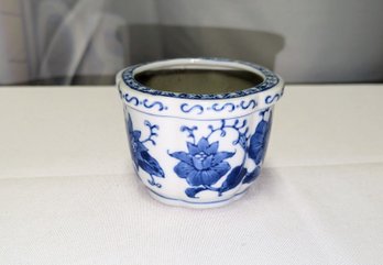 Vintage Bombay Blue & White Asian Porcelain Pot