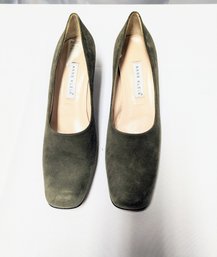 Ladies Anne Klein Green Velvet Shoes - Size 9