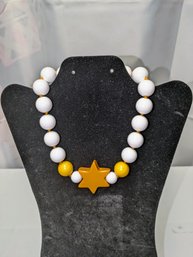 Vintage 1970's Wood Bead & Star Choker Necklace