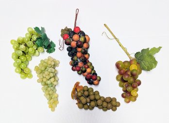 Set Of 5 Plastic Grapes On Vines