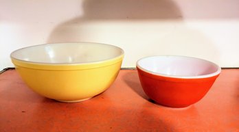 Set Of 2 Vintage Pyrex Primary Color Mixing Bowls (Yellow & Red)