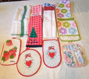 Various Dish Towels & Pot Holders Lot - 13 Total Items