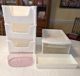 6 Storage Bin Lot - 5 Plastic & 1 Metal Wire Basket