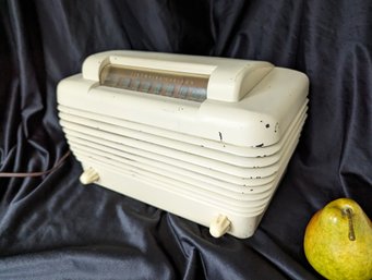 Vintage Stromberg-Carlson Deco Radio