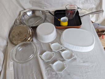 Collection Of 12 Kitchen Items Including Pans And Bakeware