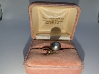 Vintage Lloyd & Assoc. Authentic Grey Natural Pearl With Rhinestone Accent Ring - Size 5.75