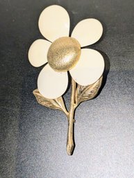 Vintage Sara Cov White Enamel & Gold Accent Floral Brooch