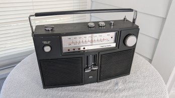 Vintage Realistic Concertmate 8 Sterio Radio