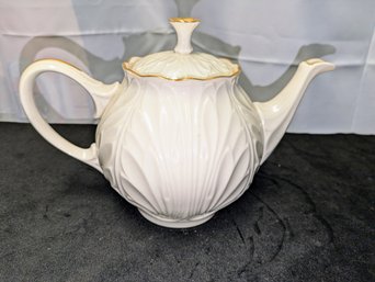 Lenox Cottage Leaf Teapot