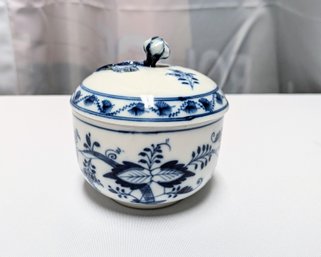 Antique/Vintage  Meissen Flow Blue Onion Porcelain Lidded Sugar Bowl