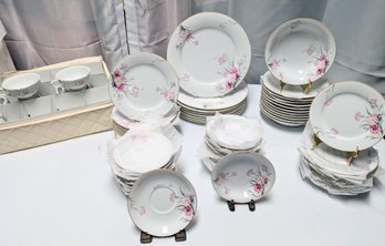 Vintage Noritake Nippon Toki Kaisha China Dinnerware (79 Pieces)  With Storage Cases