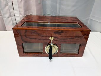 Savoy Mahogany Glass Top & Front Panel Humidor With Lock And Keys