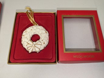 Vintage Wedgewood Wreath Ornament With Gold Accents In Original Box - 1 Of 5