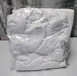 Brand New White Plush Polyester Luxury Spa Robe In Package - OS