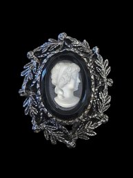 Vintage Onyx Color Cameo Brooch/Pin