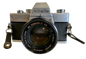 Vintage Minolta SRT-MC II Camera (P)