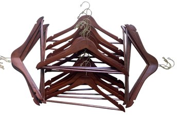 25 Quality Wood Hangers (D)